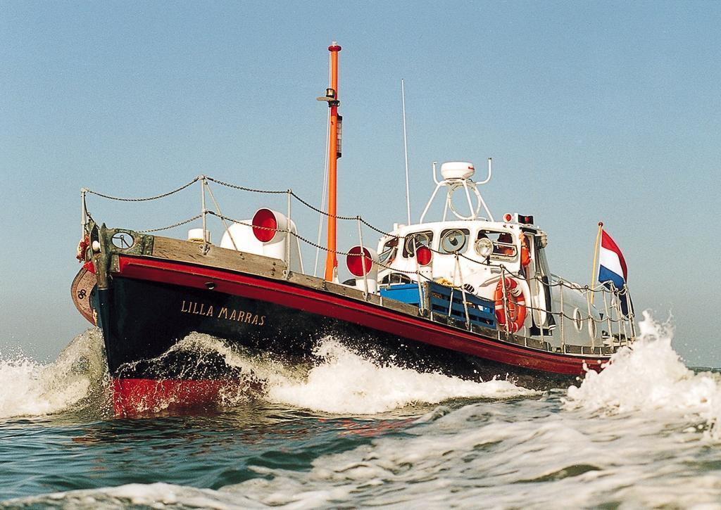 Reddingsboot Harlingen Boat Hotel Exterior photo